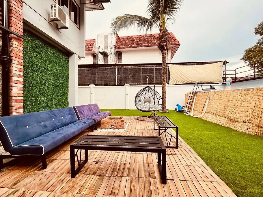 Luxury Private Pool Villa + Riverview Bbq Patio! George Town