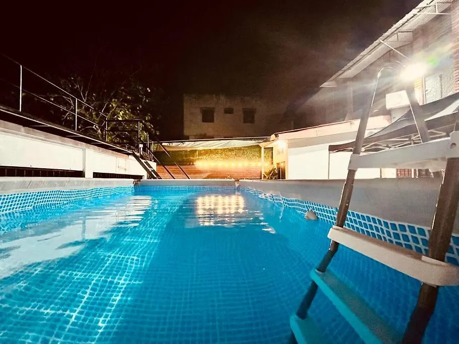 Luxury Private Pool Villa + Riverview Bbq Patio! George Town