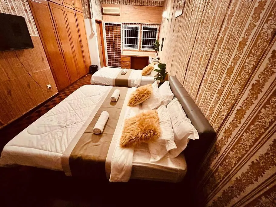 Luxury Private Pool Villa + Riverview Bbq Patio! George Town