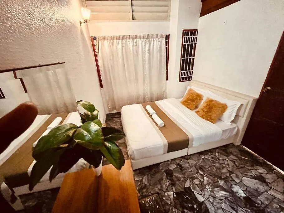 Luxury Private Pool Villa + Riverview Bbq Patio! George Town