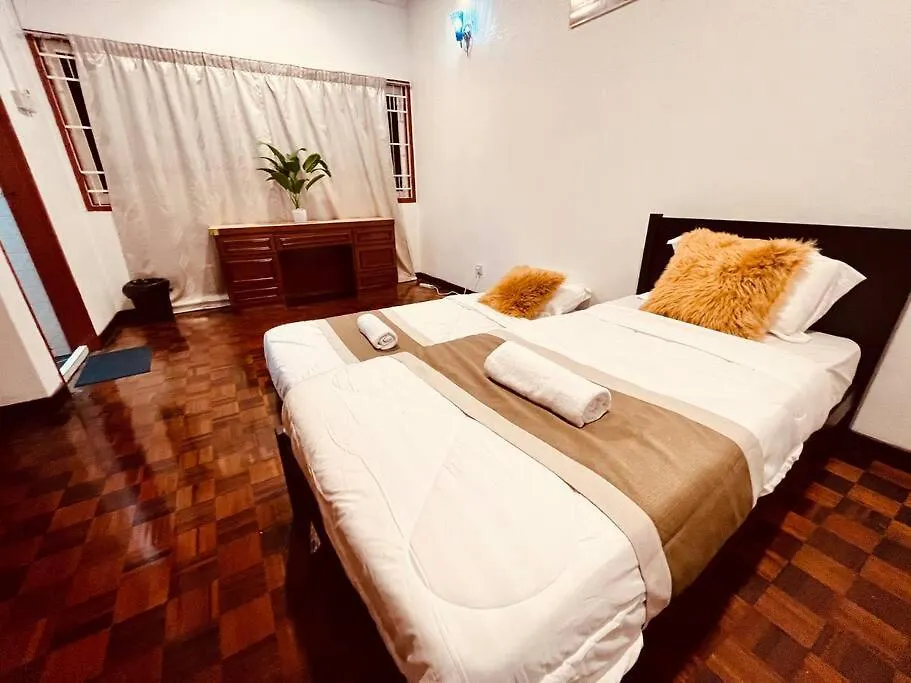 Luxury Private Pool Villa + Riverview Bbq Patio! George Town