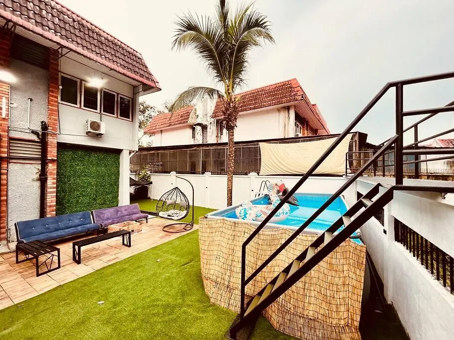 Luxury Private Pool Villa + Riverview Bbq Patio! George Town