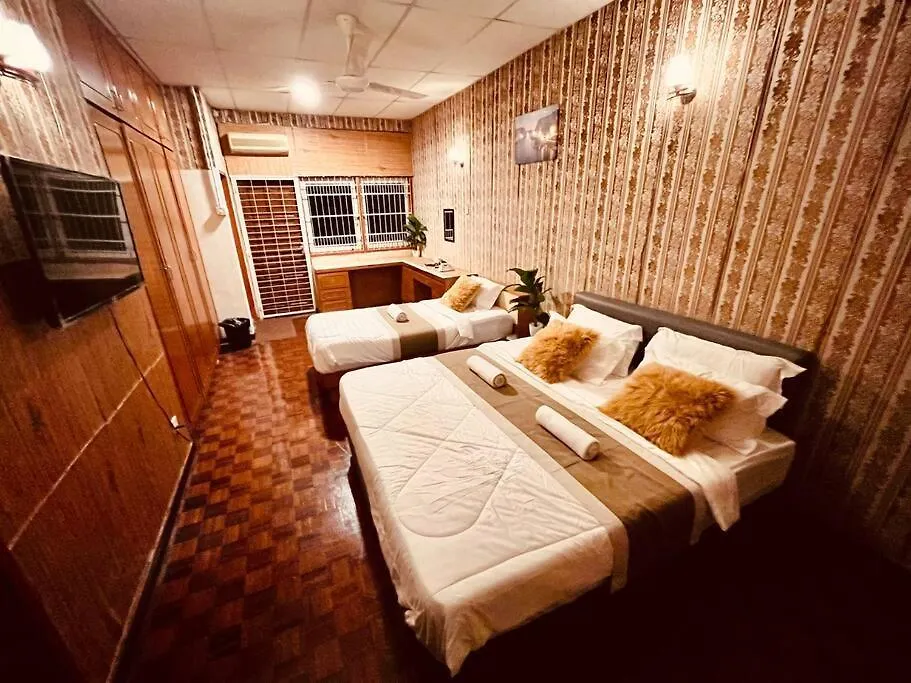 Luxury Private Pool Villa + Riverview Bbq Patio! George Town