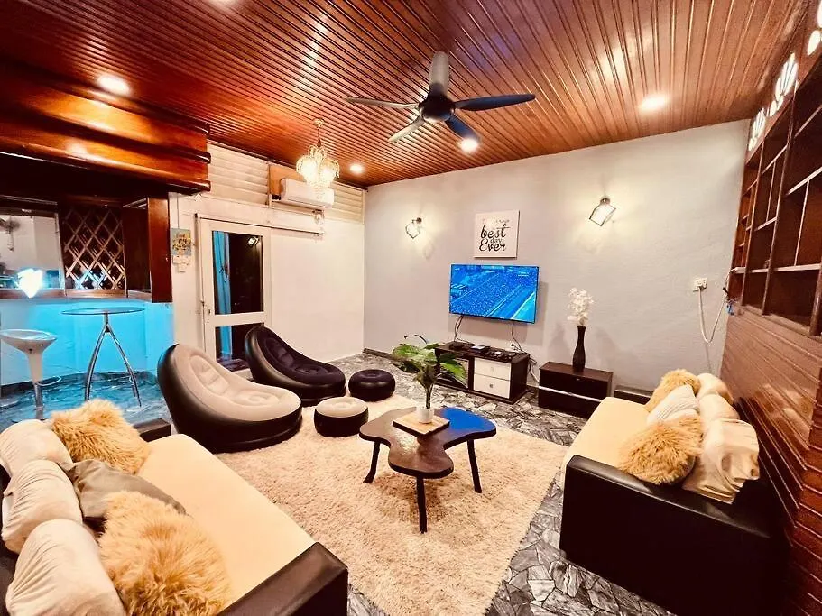 Luxury Private Pool Villa + Riverview Bbq Patio! George Town