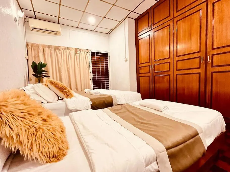 Luxury Private Pool Villa + Riverview Bbq Patio! George Town