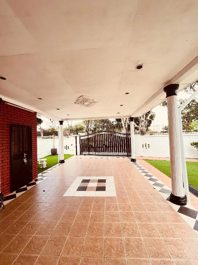 Luxury Private Pool Villa + Riverview Bbq Patio! George Town
