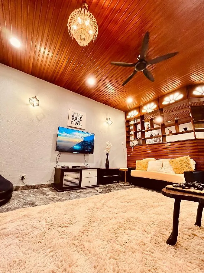 Luxury Private Pool Villa + Riverview Bbq Patio! George Town 0*,  Malaysia