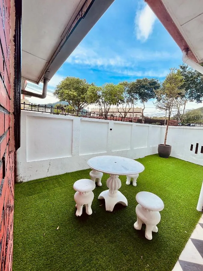 Luxury Private Pool Villa + Riverview Bbq Patio! George Town